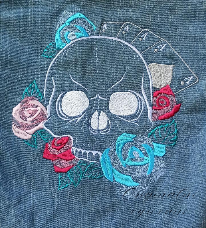 Džínová bunda - světle modrá s výšivkou - lebka